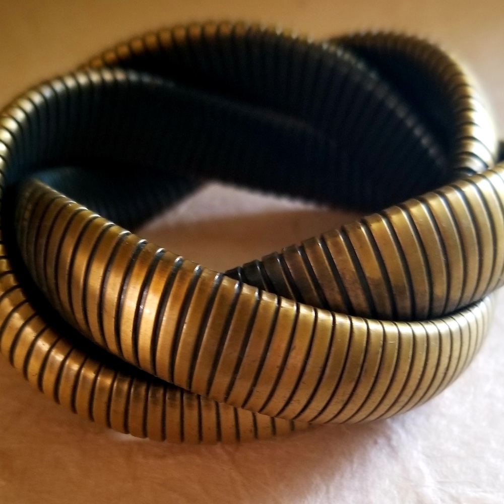 Vintage 1960s Triple Cobra Coiled Brushed Gold Stretch Bracelet OS